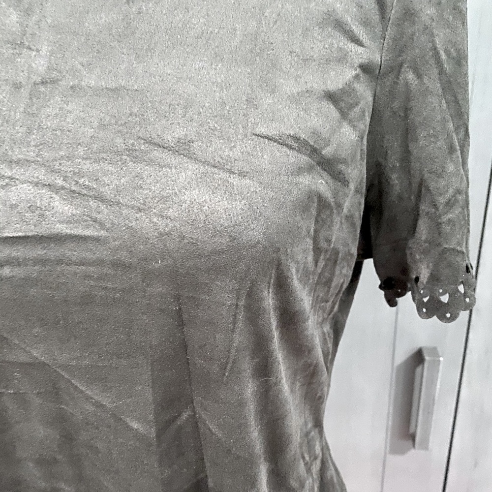Crop/Tee - Picture 3 of 5